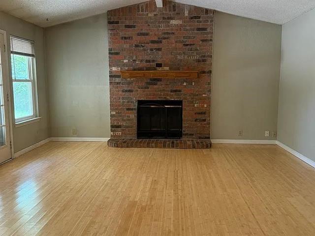 Foto del edificio - 8629 Crestview Dr