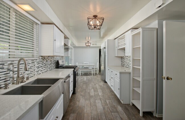 Kitchen - 16737 Pineridge Dr