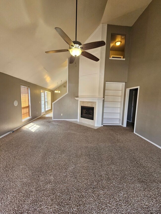 Building Photo - (4) Bed/(3) Bath in Moore with Storm Shelter! Avail NOW!!
