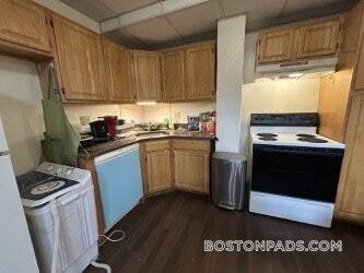 Building Photo - 1209 Boylston St