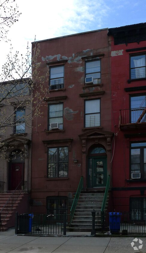 Foto del edificio - 914 Greene Ave