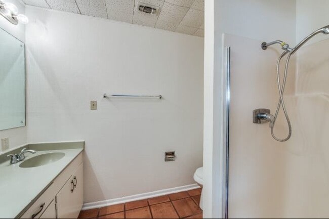 Building Photo - 101 Pine View Dr