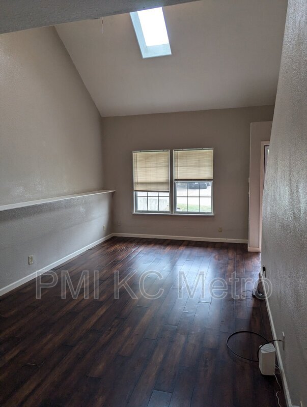 Building Photo - 15811 E 20 St S