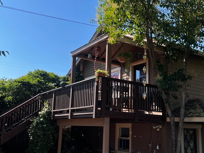 Foto del edificio - 250 Clearlake Ave