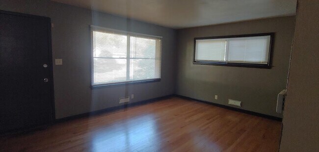 Building Photo - 8207 W Lynmar Terrace