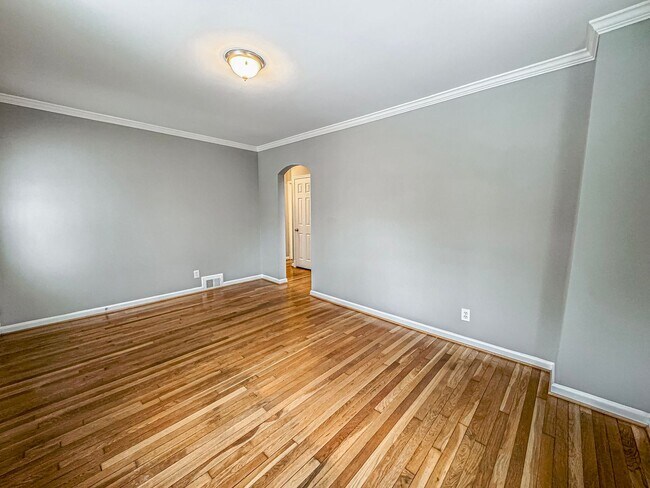 Foto del edificio - Charming 3 Bed 3 Bath Sitting On A Large Lot In Beautiful Summit Veitch