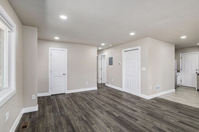 Foto del edificio - Hale neighborhood duplex w/large patio for...