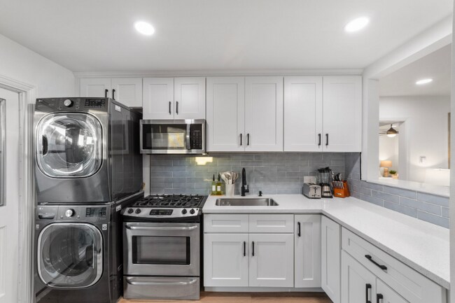 Building Photo - 4442 Clairemont Dr