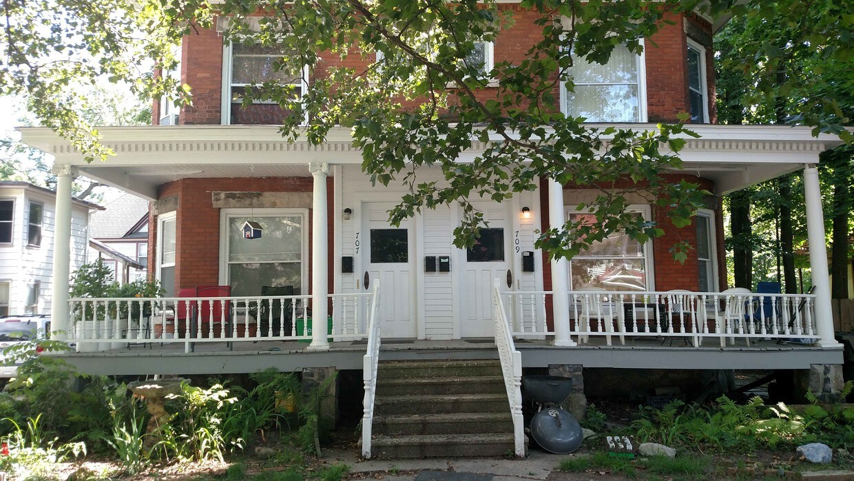 Primary Photo - 709 W Vine St