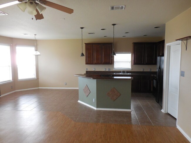 Building Photo - 321 Loch Lomond Dr