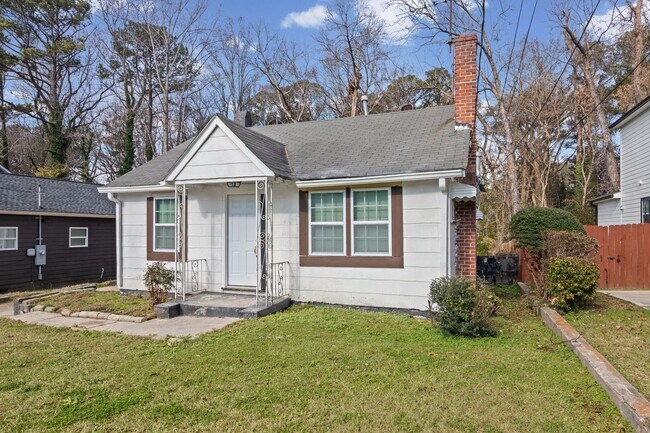 Foto del edificio - 1971 Detriot Avenue - For Rent $2000.00 3 bedrooms, 2 baths Off street parking