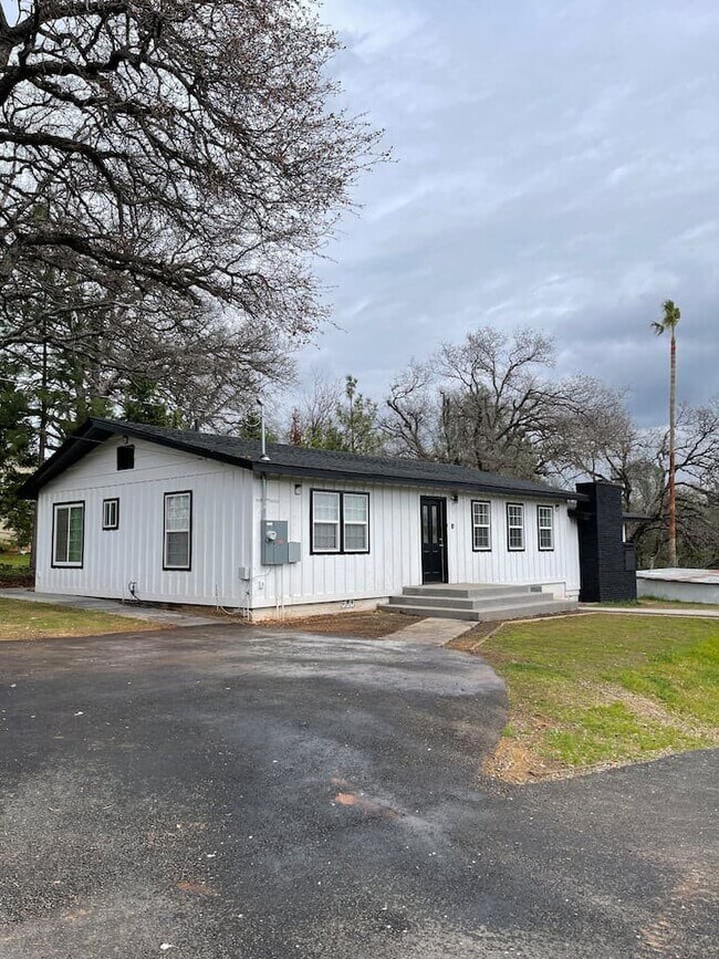 6613 Stoney Dr, Redding, CA 96002 House Rental in Redding, CA