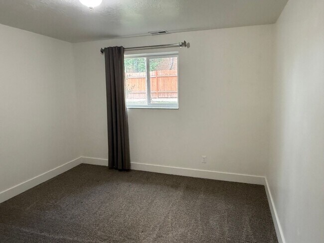 Building Photo - 54 W Clearfield triplex