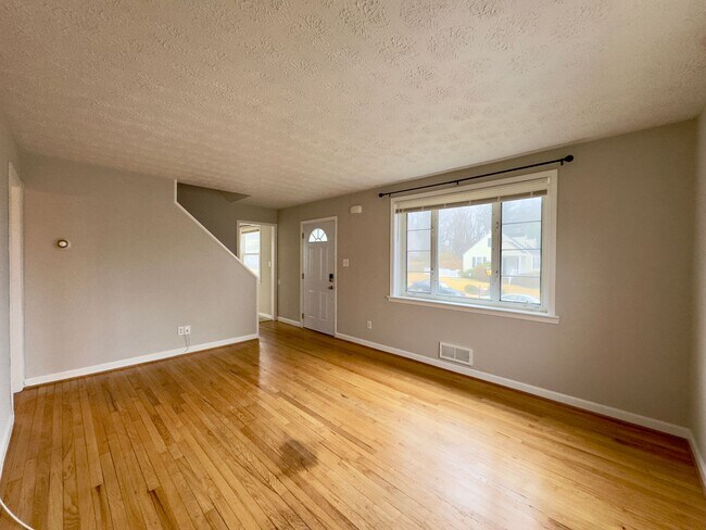 Foto del edificio - Spacious 3-Bedroom House with Modern Ameni...