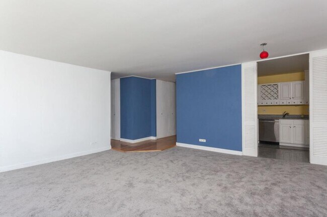 Building Photo - 1 bedroom in Chicago IL 60640