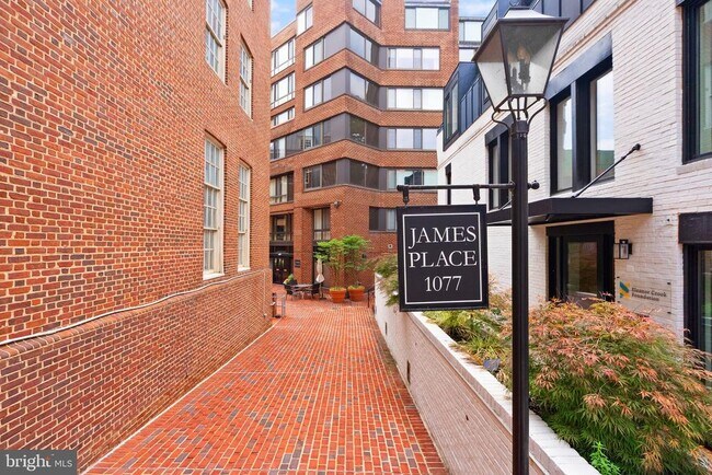 Foto del edificio - 1077 30th St NW