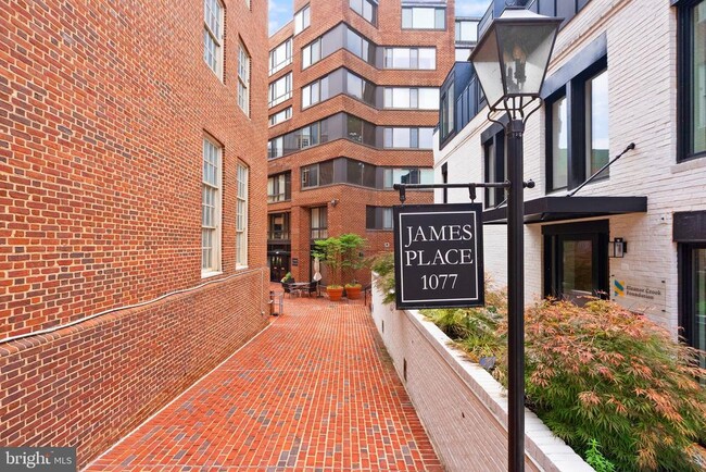 Building Photo - 1077 30th St NW