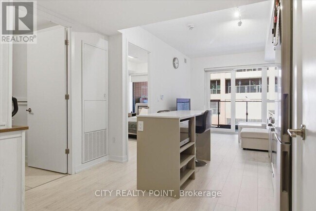 Building Photo - 8 Tippett Rd