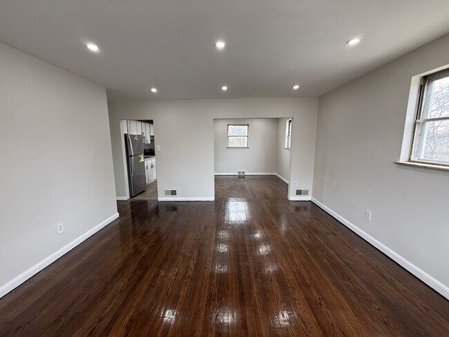 Foto del edificio - 36 Collins Ln