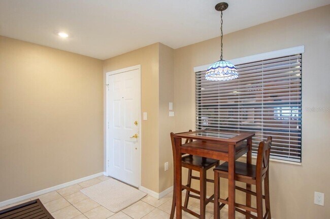 Building Photo - 6500 Sunset Way