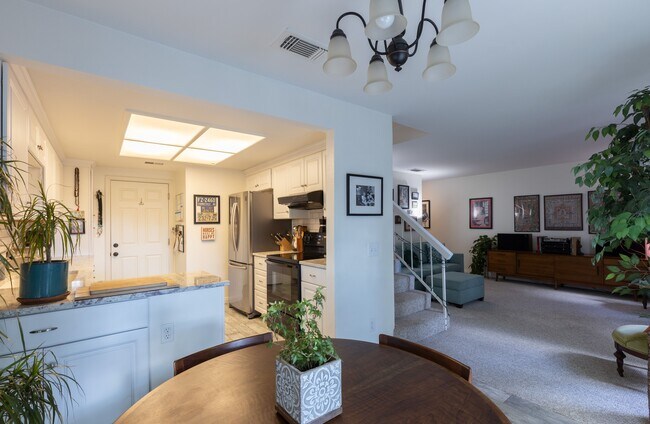 Foto del edificio - 23408 Highcrest Rd