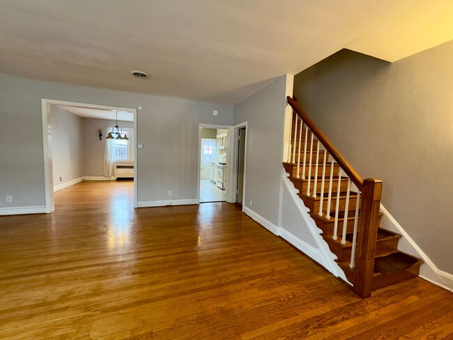 Building Photo - Spacious 3-Bedroom Townhome with Modern Am...