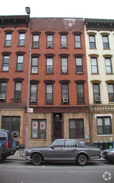 Foto del edificio - 102 Greenpoint Ave