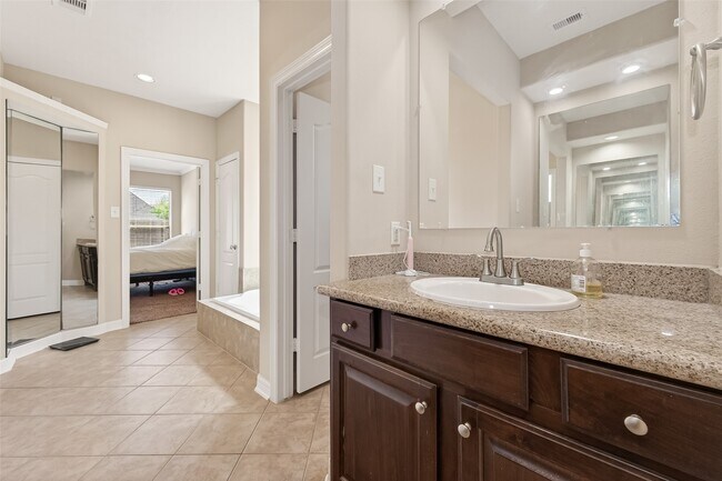 Foto del edificio - 4311 Red Oak Grove Ct