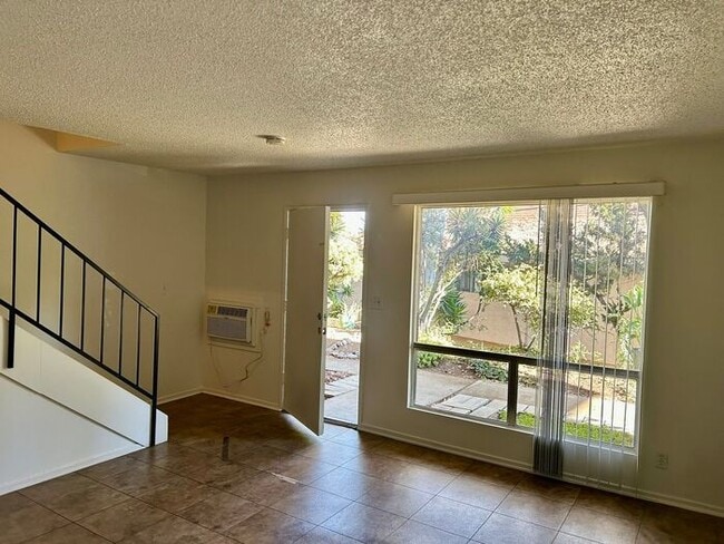 Building Photo - REALLY NICE 2BD & 1.5BA TOWNHOME IN FULLERTON