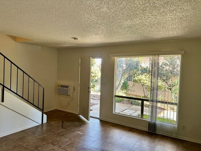 Foto del edificio - REALLY NICE 2BD & 1.5BA TOWNHOME IN FULLERTON