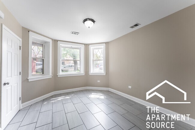 Foto del edificio - 2618 N Harding Ave
