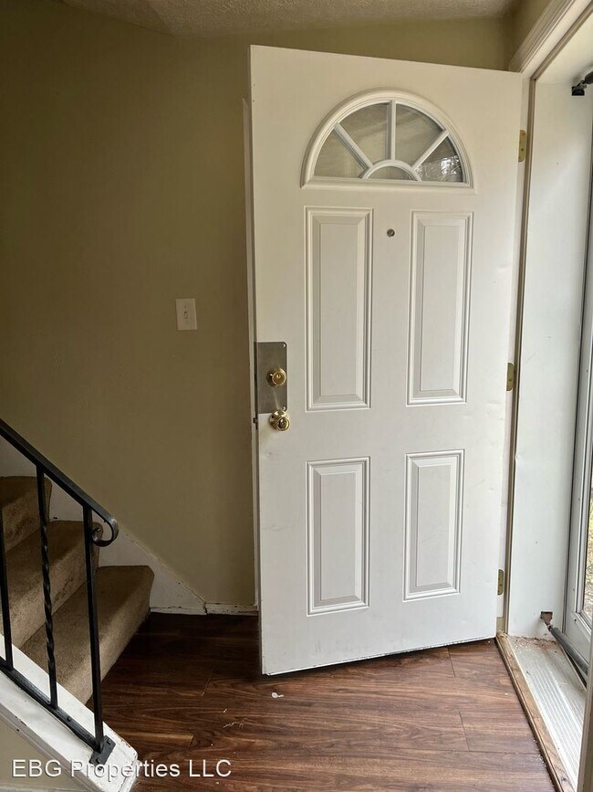 Building Photo - 3 br, 1.5 bath House - 3245 Hebron Dr
