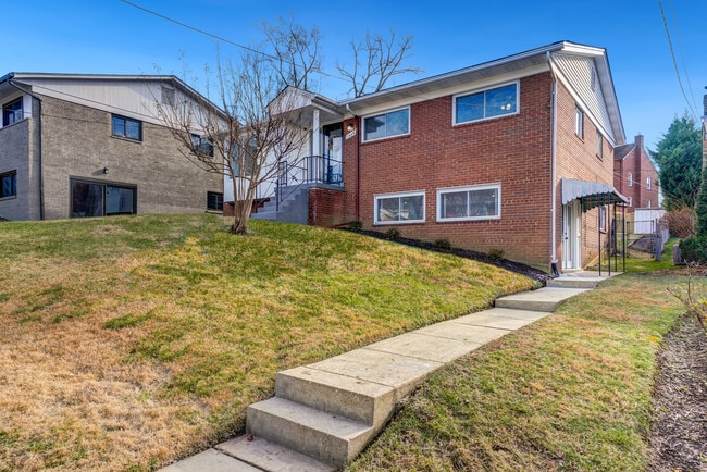 Foto del edificio - 1446 Roxanna Rd NW