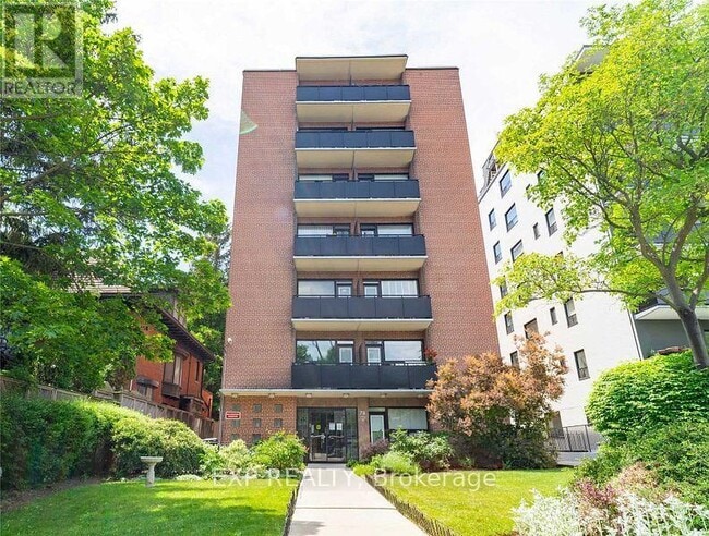 Photo du bâtiment - 78-778 Warren Rd