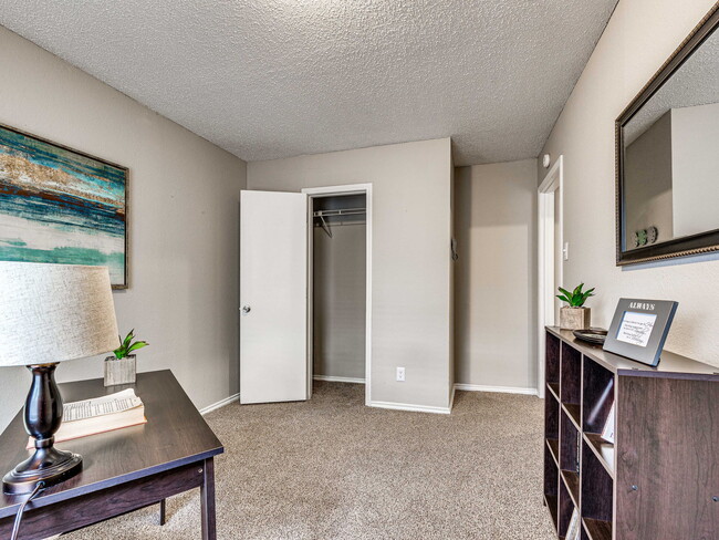 Building Photo - Windsor Place Townhomes