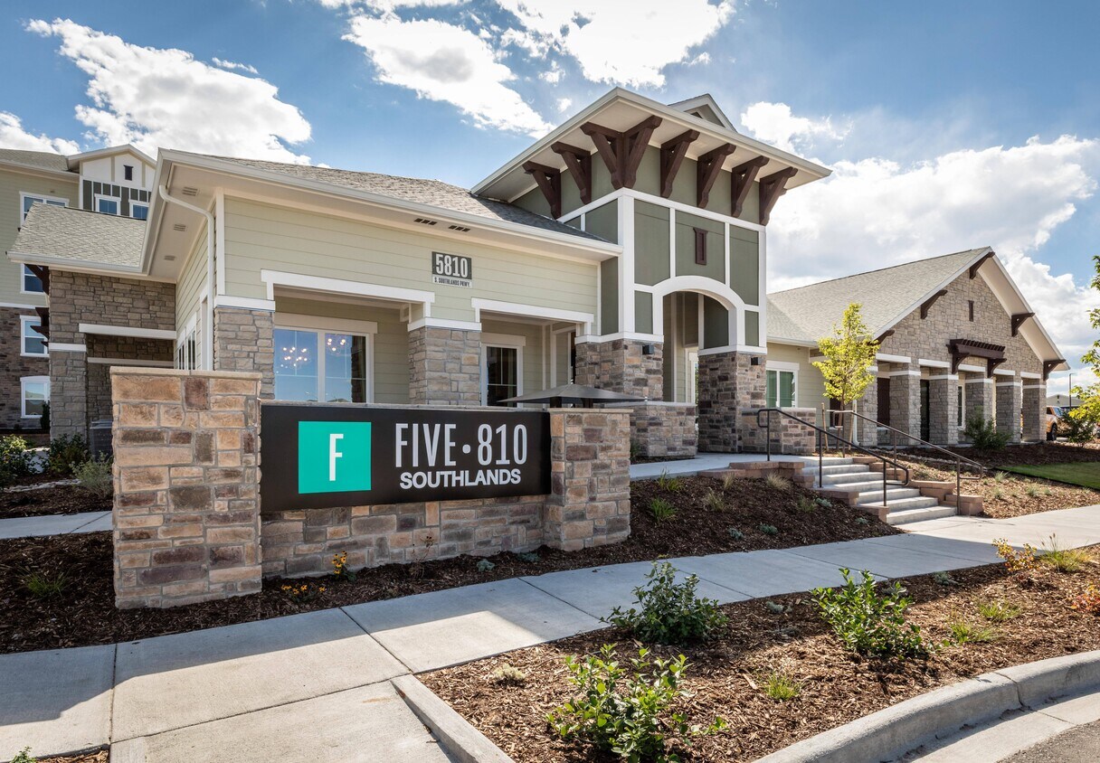 Five810 Southlands 5810 S Southlands Pky Aurora, CO Apartments for Rent in Aurora