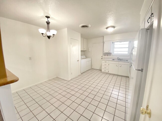 Foto del edificio - 620-622 East Sunset Circle