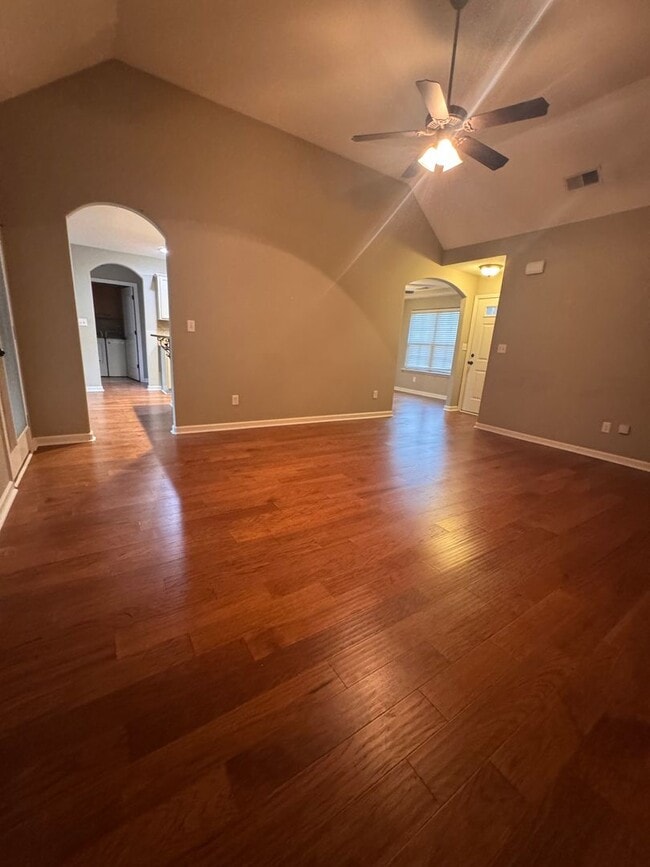 Building Photo - Beautiful 3 Bedroom, 2 Bath Home with 2-Car Garage!