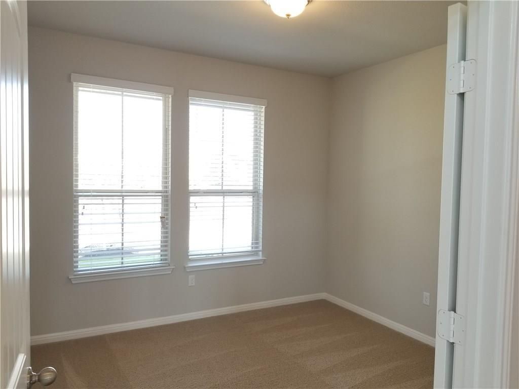 Building Photo - 1024 Peregrine Way