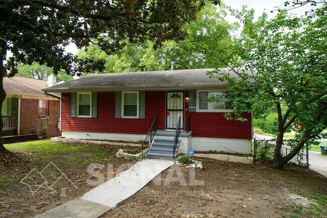 Building Photo - 112 13th Ave N