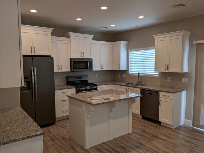 Foto del edificio - Beautiful Blackhawk Townhome