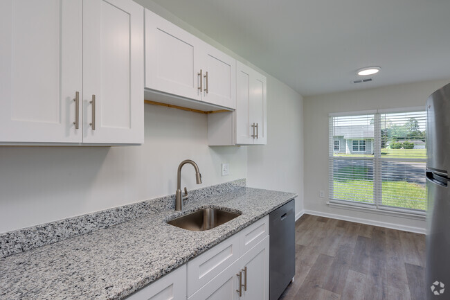 1BR, 1BA - 650SF -Kitchen - Residence at Winyah Bay