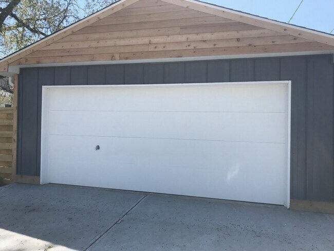 Garage - 934 Lexington