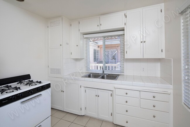 Foto del edificio - *OPEN HOUSE: 5/4 3-4PM* 2BR in Pacific Bea...