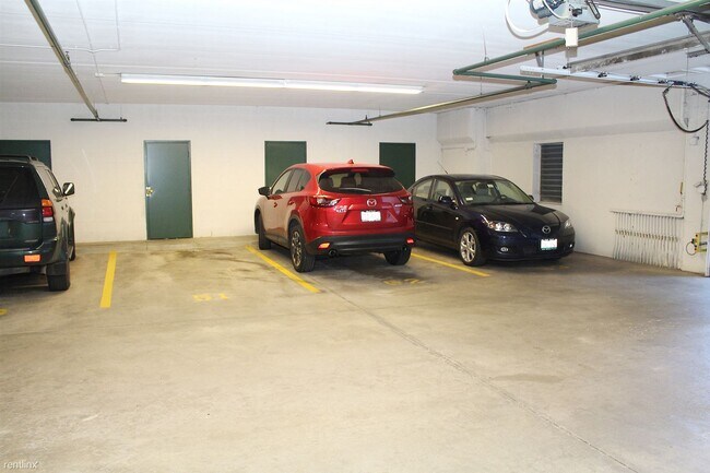 Foto del edificio - 2 br, 2 bath Condo - 5555 N Cumberland Ave...