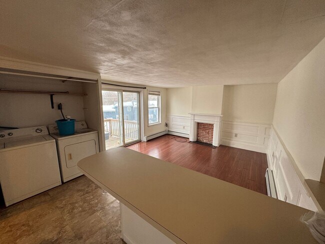 Building Photo - 33-35 Dinley St