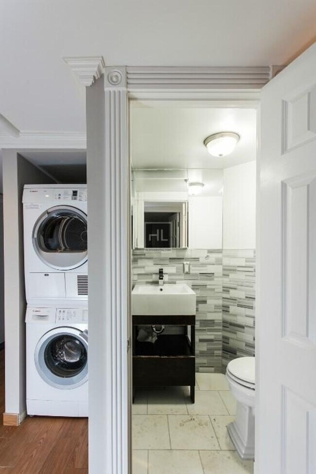 Building Photo - LeRoy Street