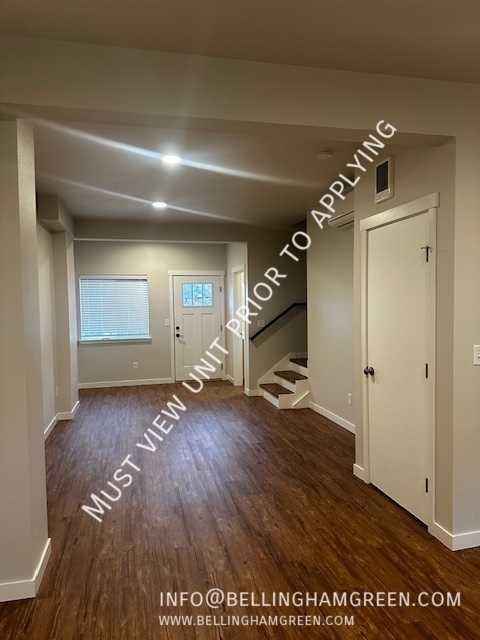 Building Photo - 2 Bedroom/2 bath Townhome with Basement