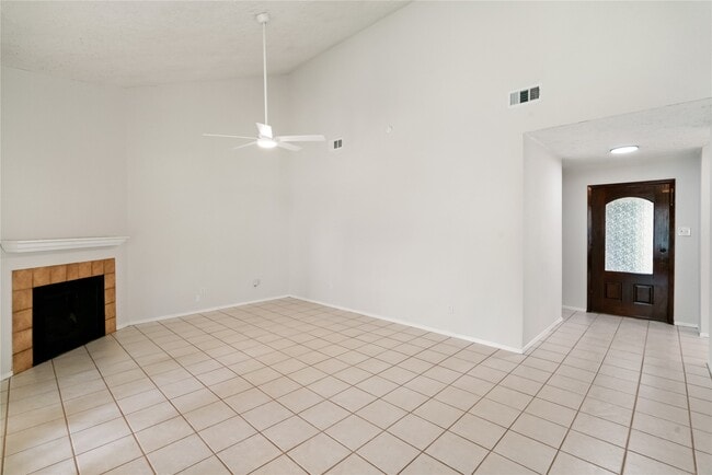 Building Photo - 11111 Drakeland Dr