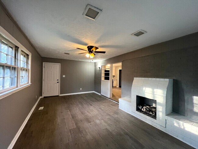Foto del edificio - 2303 Vestal Avenue ~ Eccles Park
